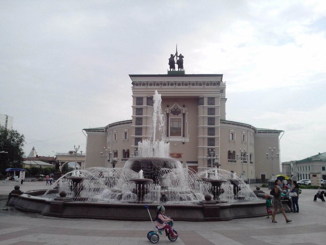 Театральная площадь Улан-Удэ
