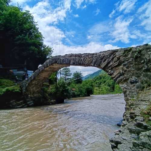 Мост Царицы Тамары, Грузия