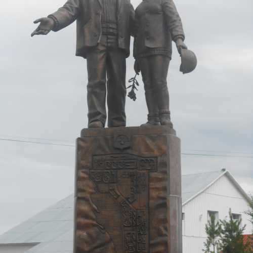 Памятник Надымским строителям