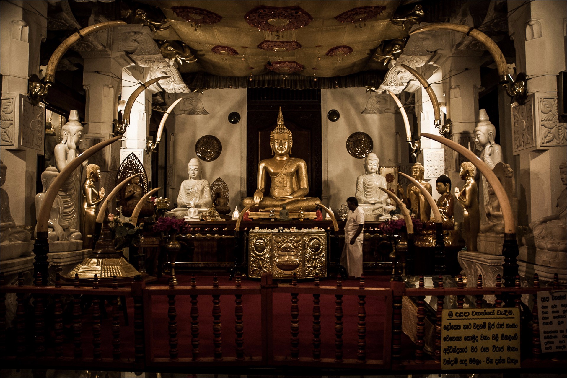 Relic of the tooth of the Buddha, Sri Lanka