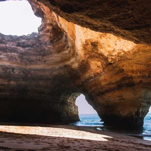 Пещеры пляжа Бенагил, Португалия