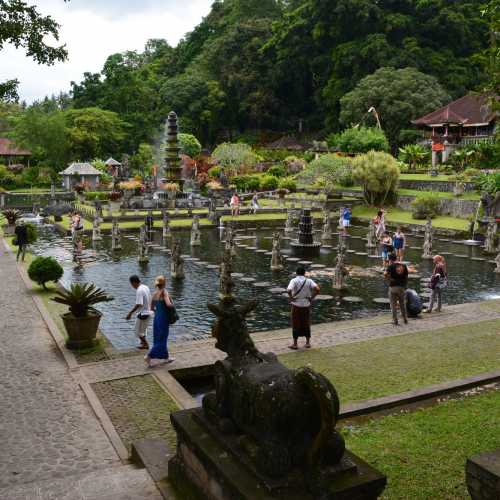 Водный дворец Тирта Гангга (Taman Tirta Gangga), Индонезия