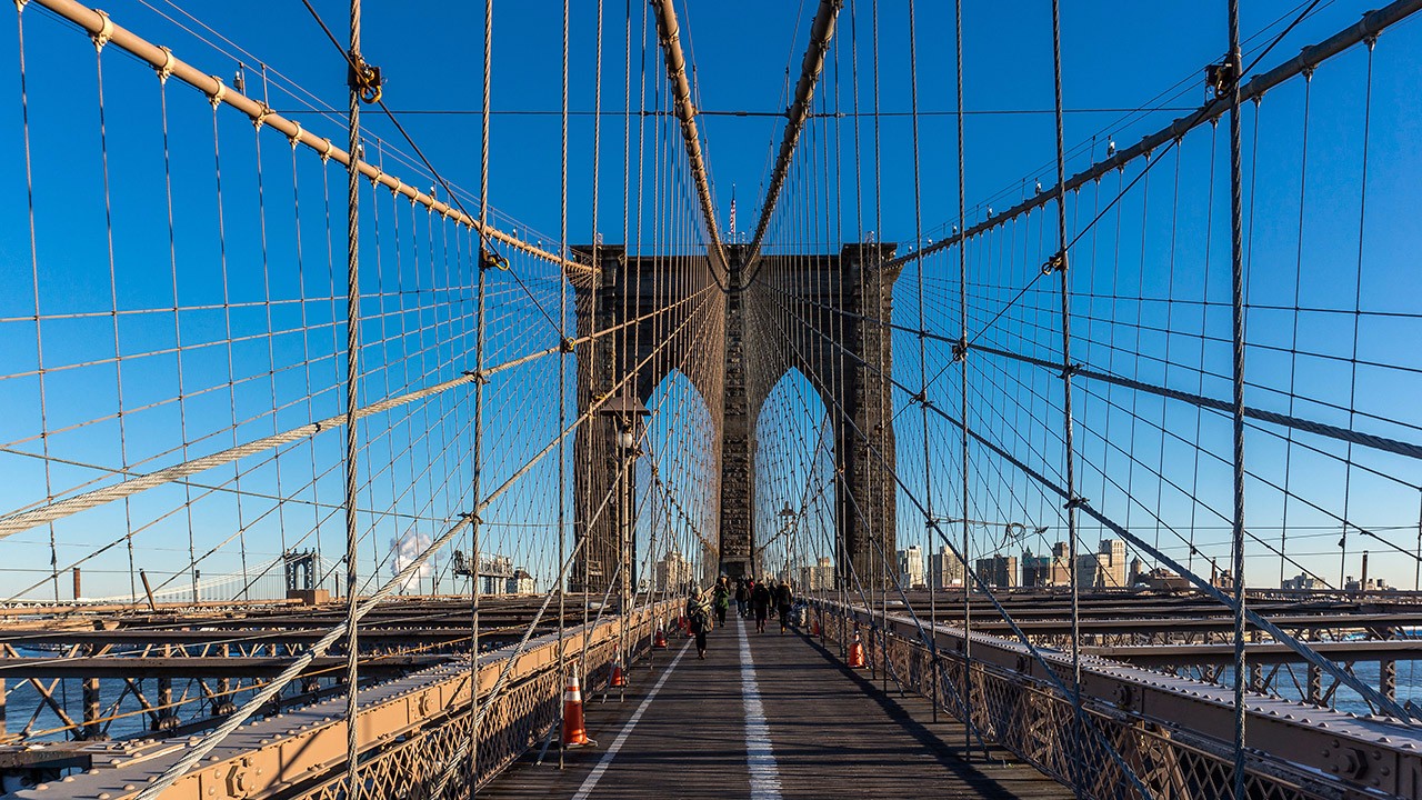 Сколько мостов в америке. Вантовый мост Нью Йорк. Бруклинский мост США. Вантовый мост США. Висячий мост, пересекает Ист-Ривер.