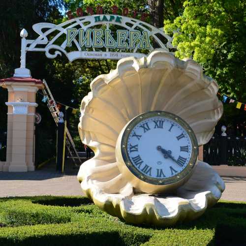 Pearl with Clock, Russia