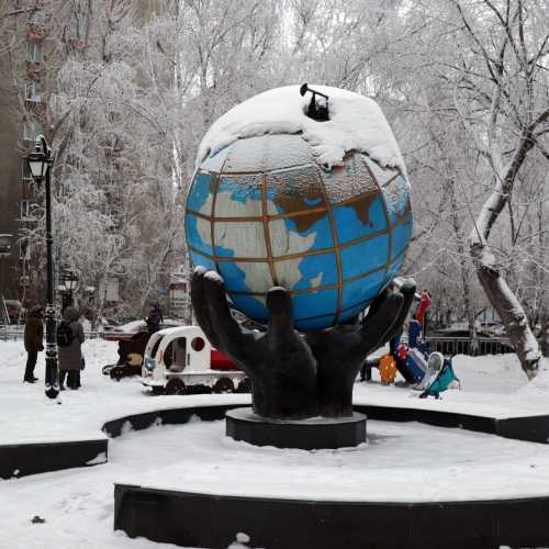 Глобус, Россия