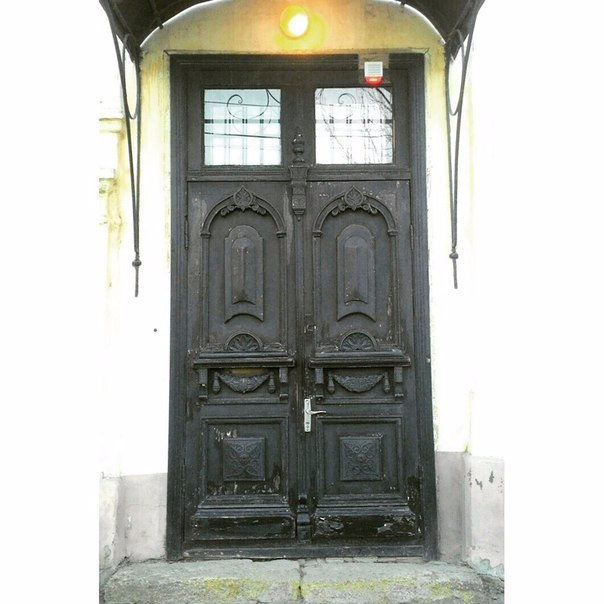 двери и архитектура