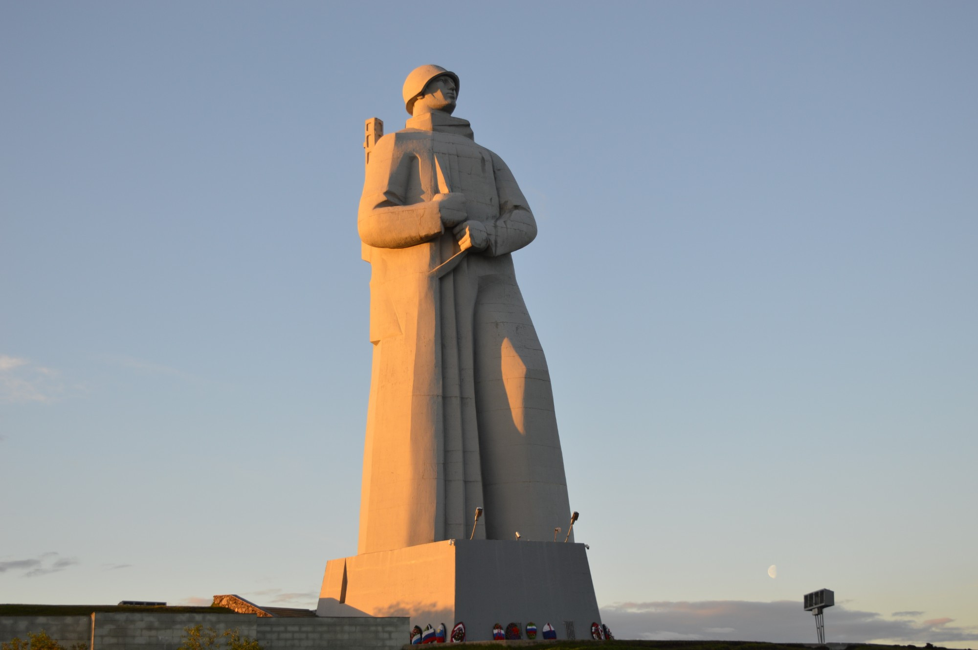 Военный памятник в России - памятник защитникам Заполярья Мурманск