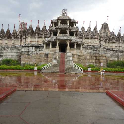 Джайнистский храм Ранакпура, Индия