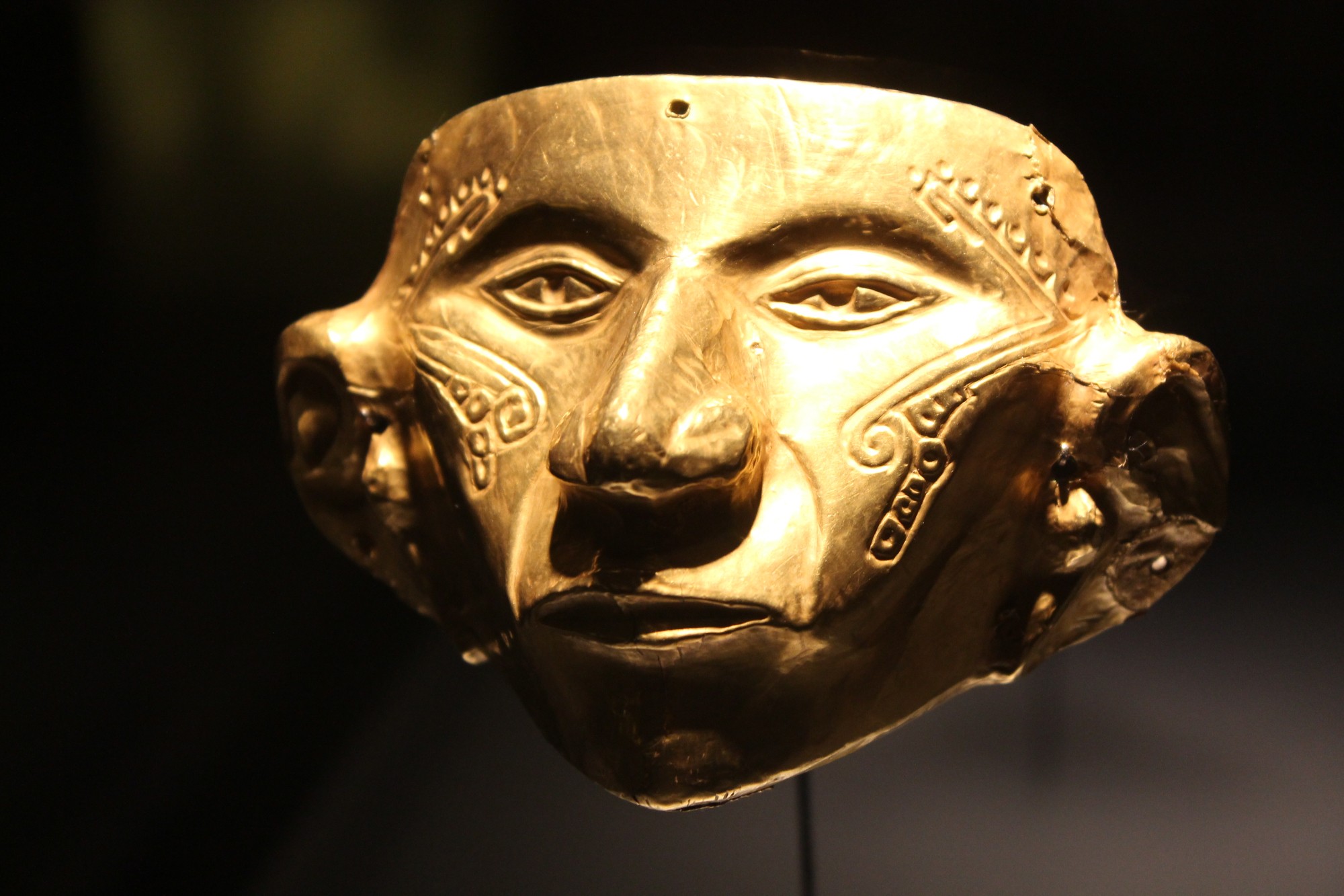 Главный экспонат музея золота — маска вождя