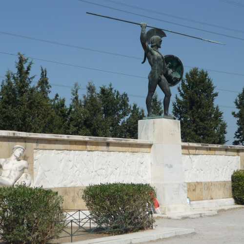Памятник Леониду и 300 спартанцам