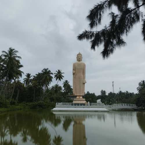 Памятник жертвам цунами в Телватте, Sri Lanka