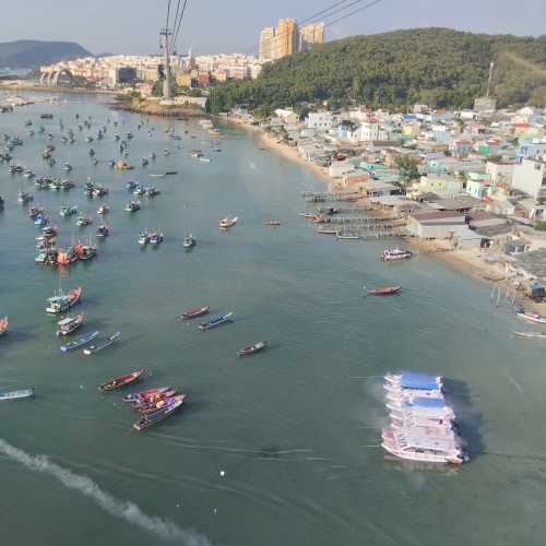 Сунсет Таун, Vietnam