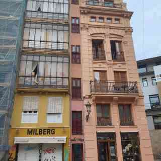 Самый узкий дом в Европе photo