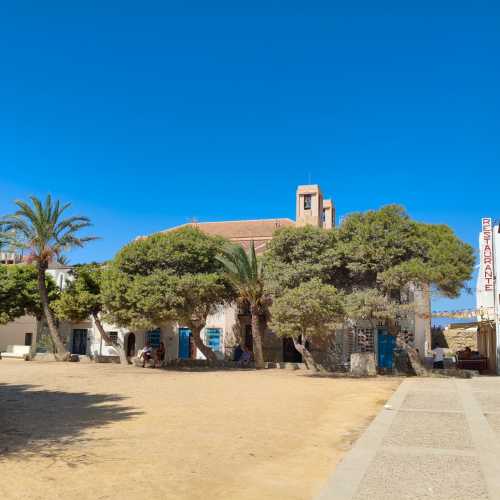 Остров Новая Табарка, Испания