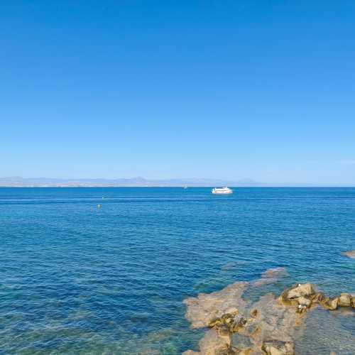 Остров Новая Табарка, Испания