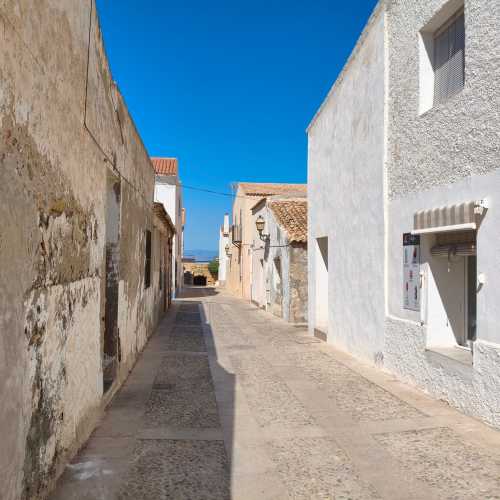 Остров Новая Табарка, Испания