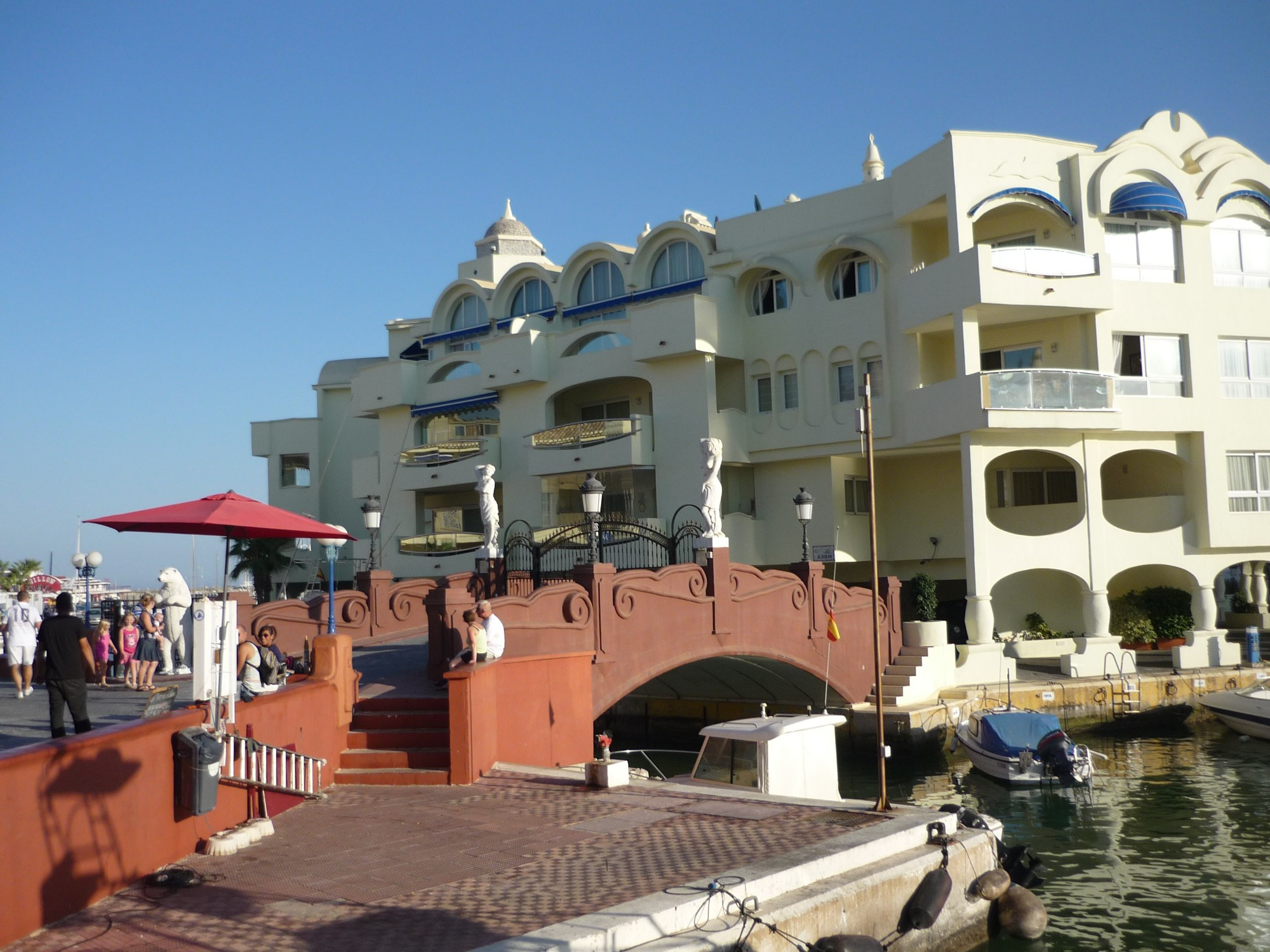 Пуэрто Марина, Испания