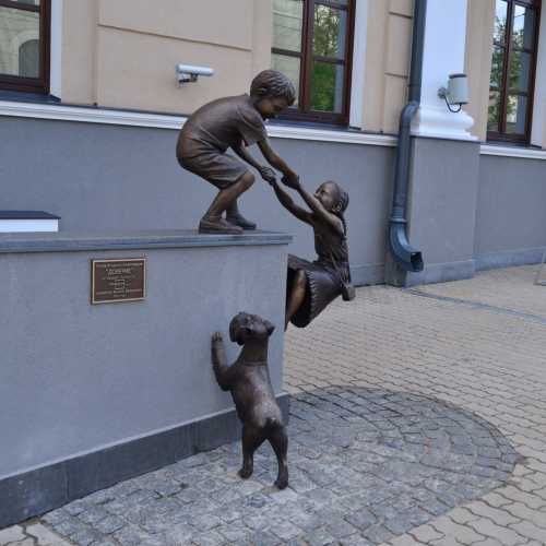 Скульптурная композиция Доверие, Россия