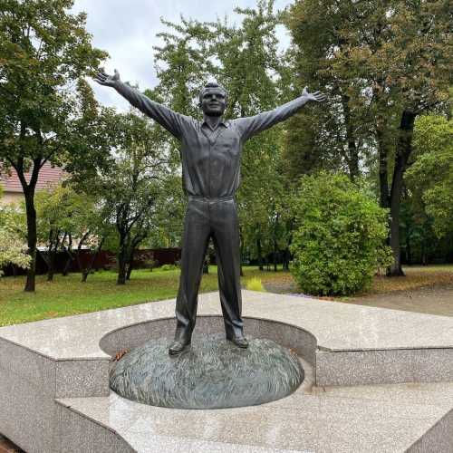 Памятник Юрию Гагарину, Russia