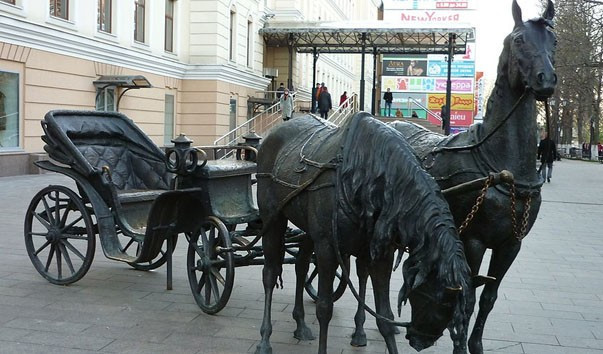 Скульптурная композиция «Губернаторская карета» (Скульптура «Бричка»), Россия