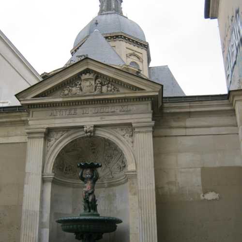 Fontaine Charlemagne, Франция