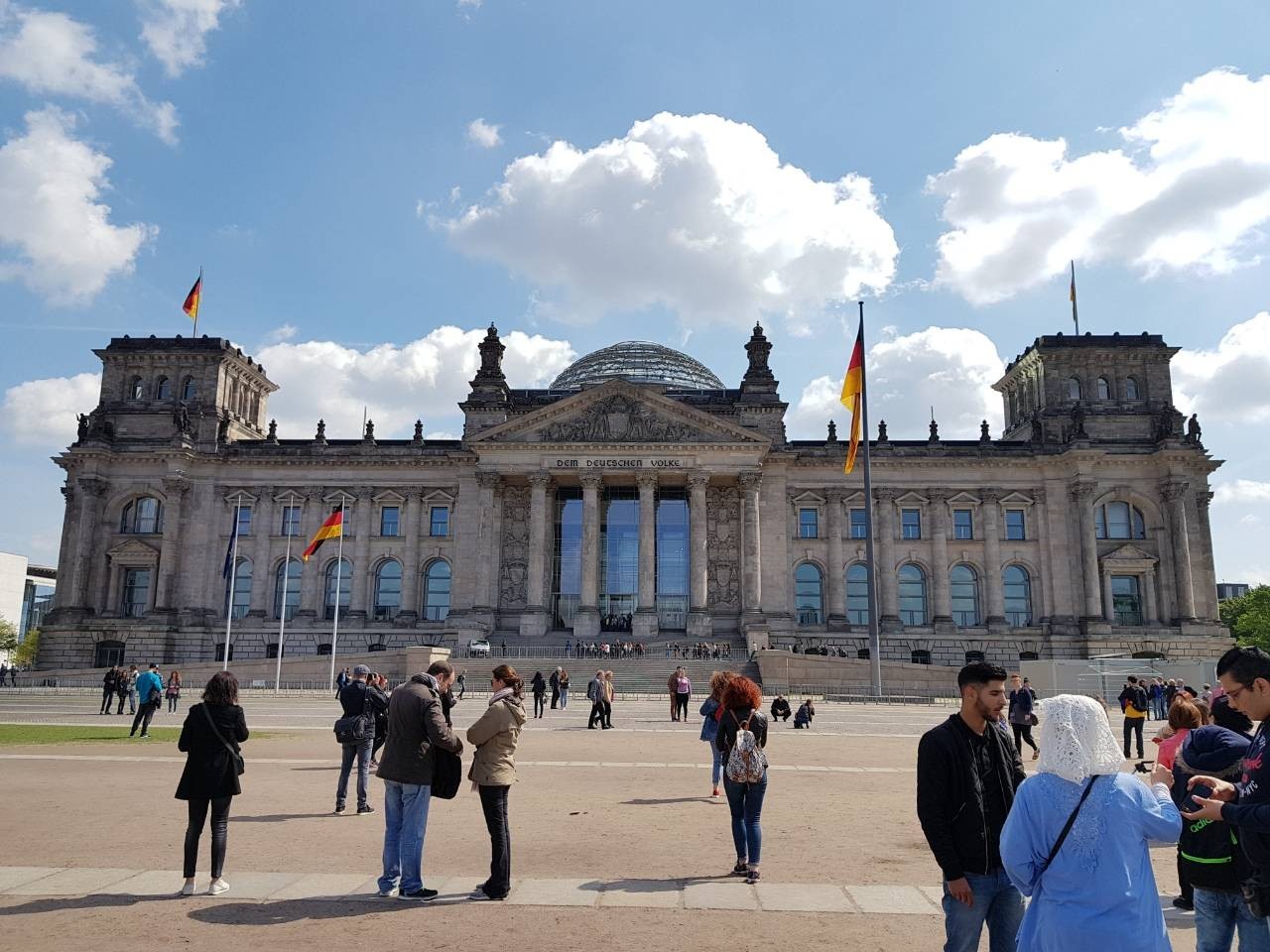 Рейхстаг (Reichstagsgebäude — «здание государственного собрания») 