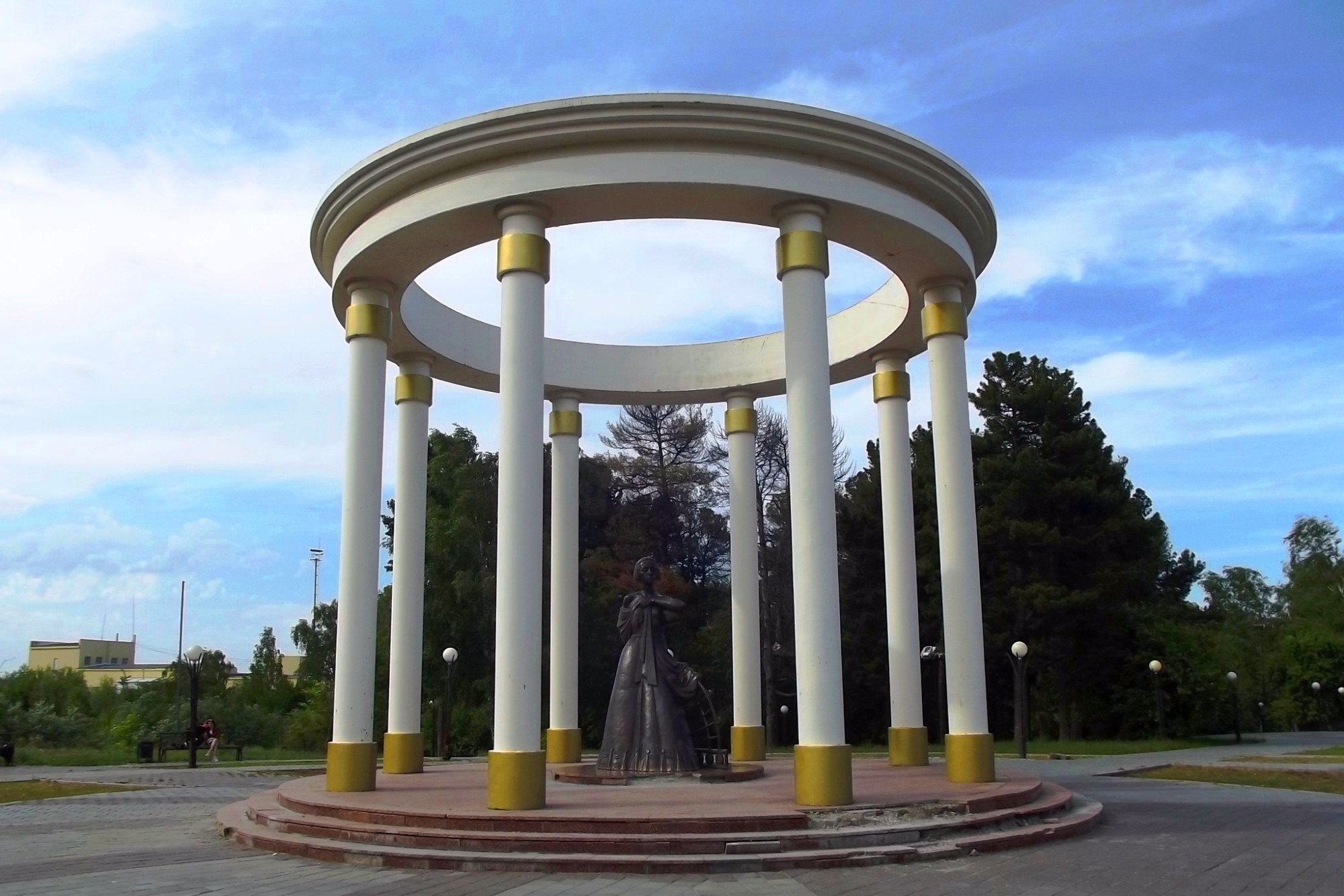 Памятник женам декабристов в г. Тобольск