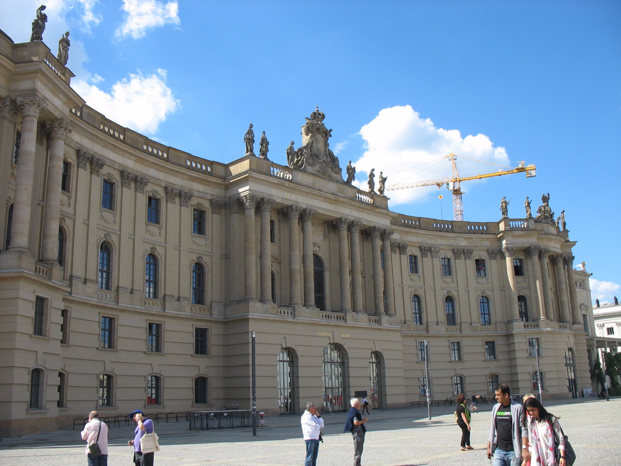 Берлинская государственная библиотека на Бебельплац