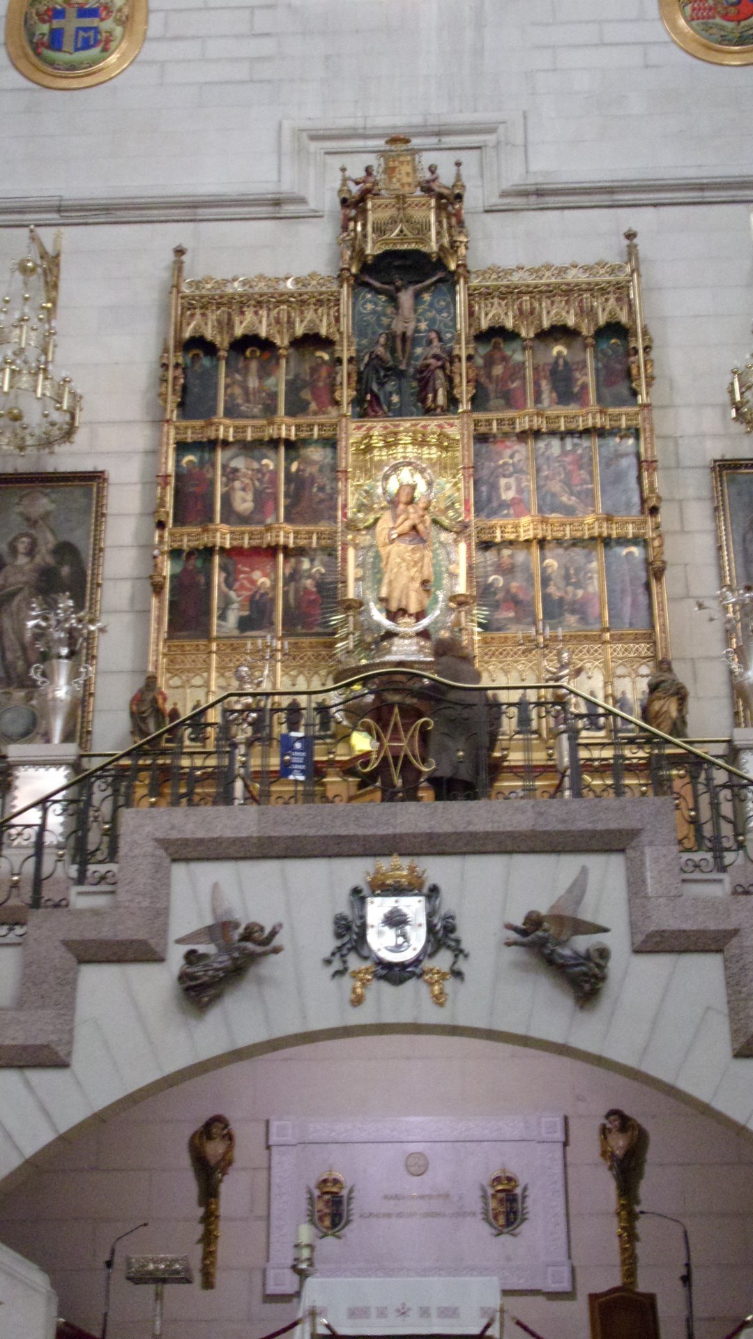 Алтарь, посвященный святой Марии Альмуденской