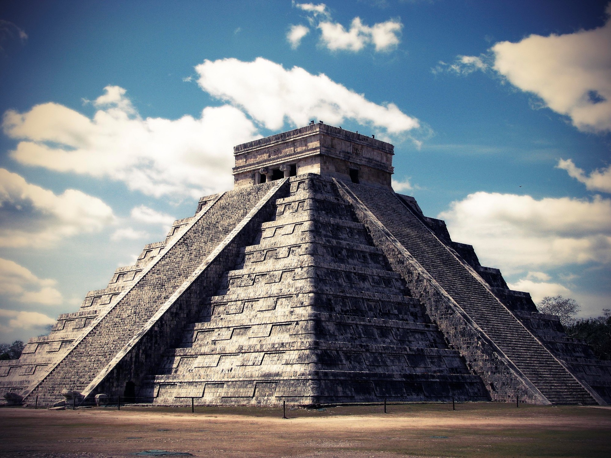 Древний город чичен ица. Пирамида Майя Чичен-ица. Пирамиды Чичен-ица в Мексике. Чичен-ица пирамида Кукулькана. Пирамида Кукулькана Мексика.