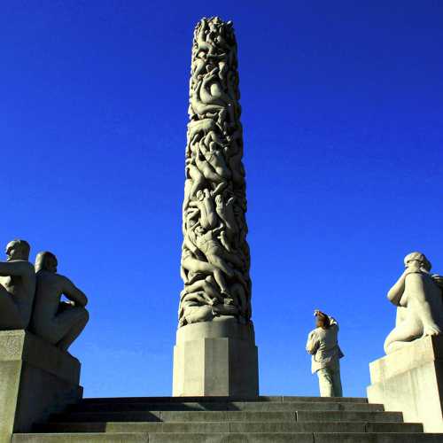 The tourist photographs a column in park of sculptures of Vigelanna