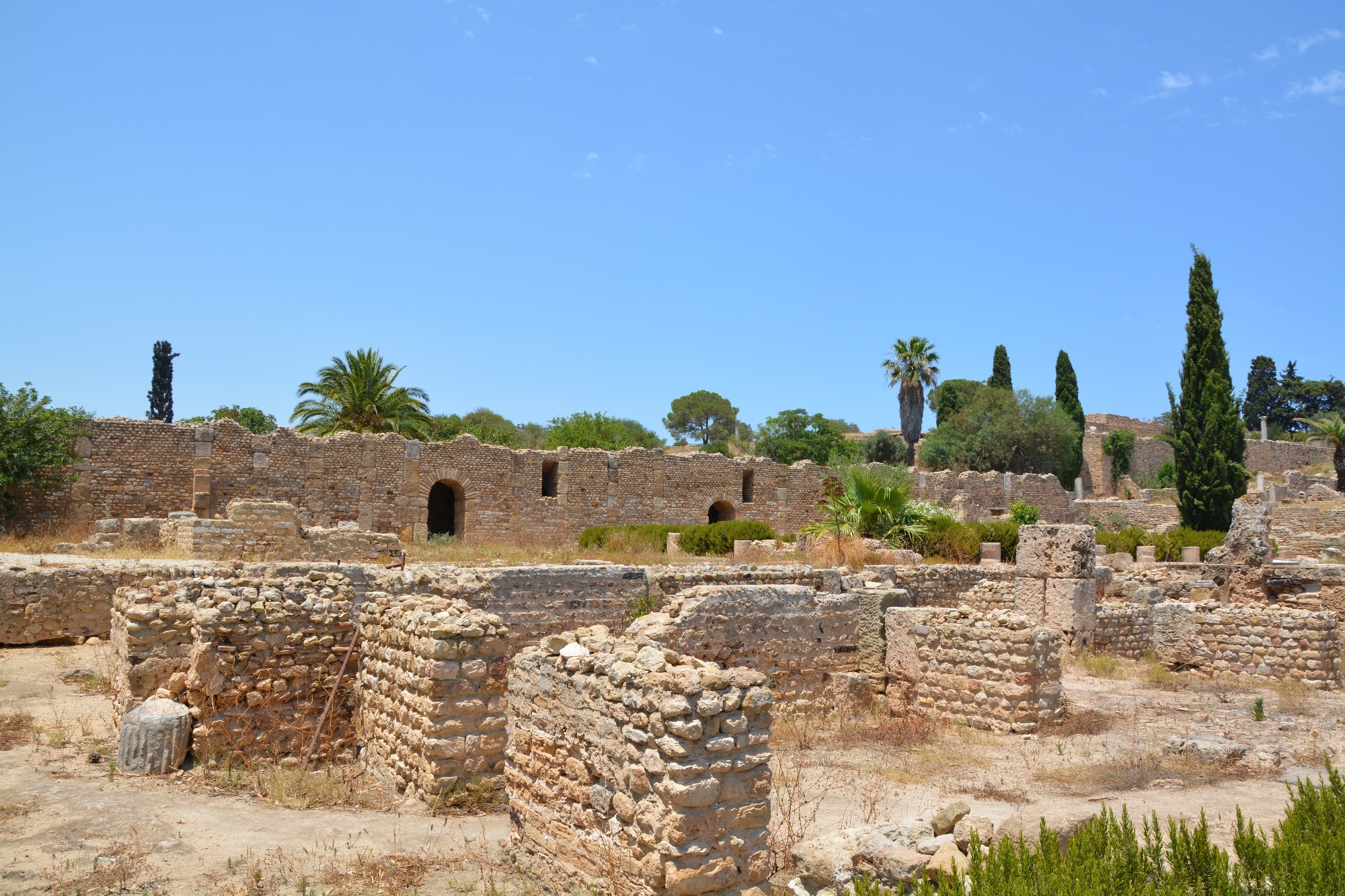 Почему карфаген был. Руины Карфагена Тунис. Тунис достопримечательности Карфаген. Развалины Карфагена в Тунисе. Древний город Карфаген в Тунисе.