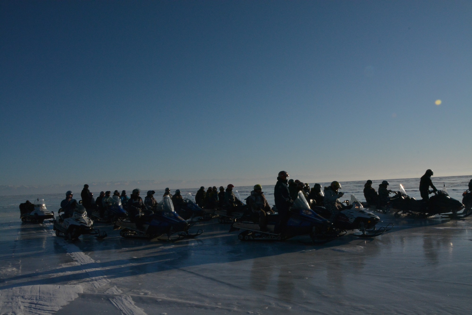 На снегоходах по льду Байкала. Байкальский Экспедиционный Корпус (БЭК) спасибо!