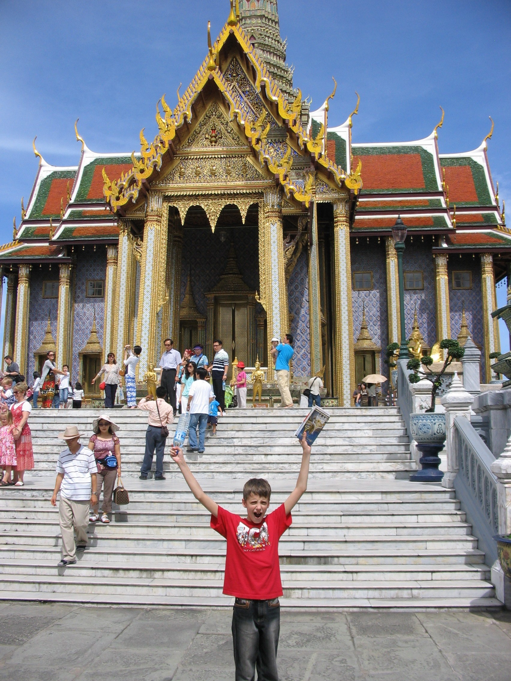 Бангкок люди. Русские в Бангкоке. Золотая Буда на весь Бангкок. Фотосессия в Бангкоке.