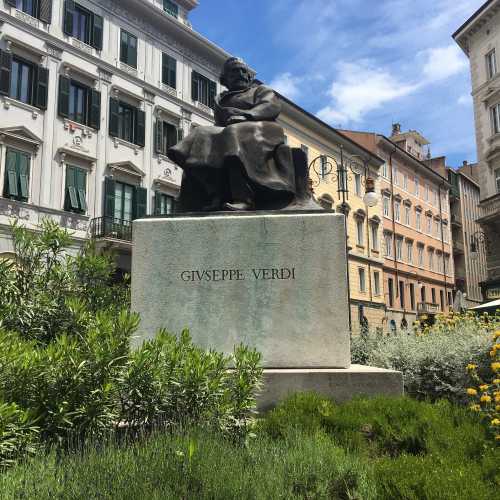 Giuseppe Verdi, Италия