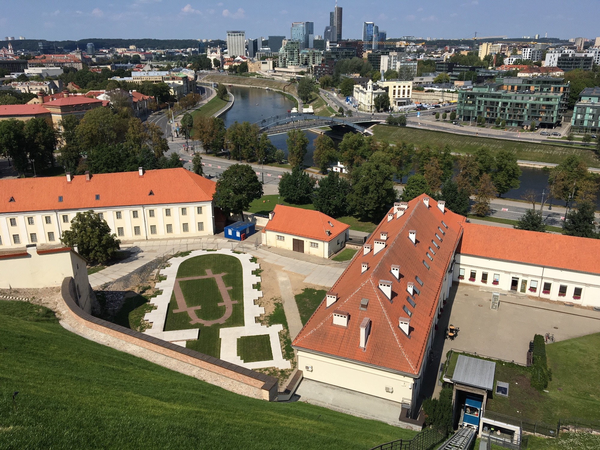 Вид на национальный музей Литвы от старого замка