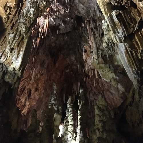 Вид на башни в пещере Башен
