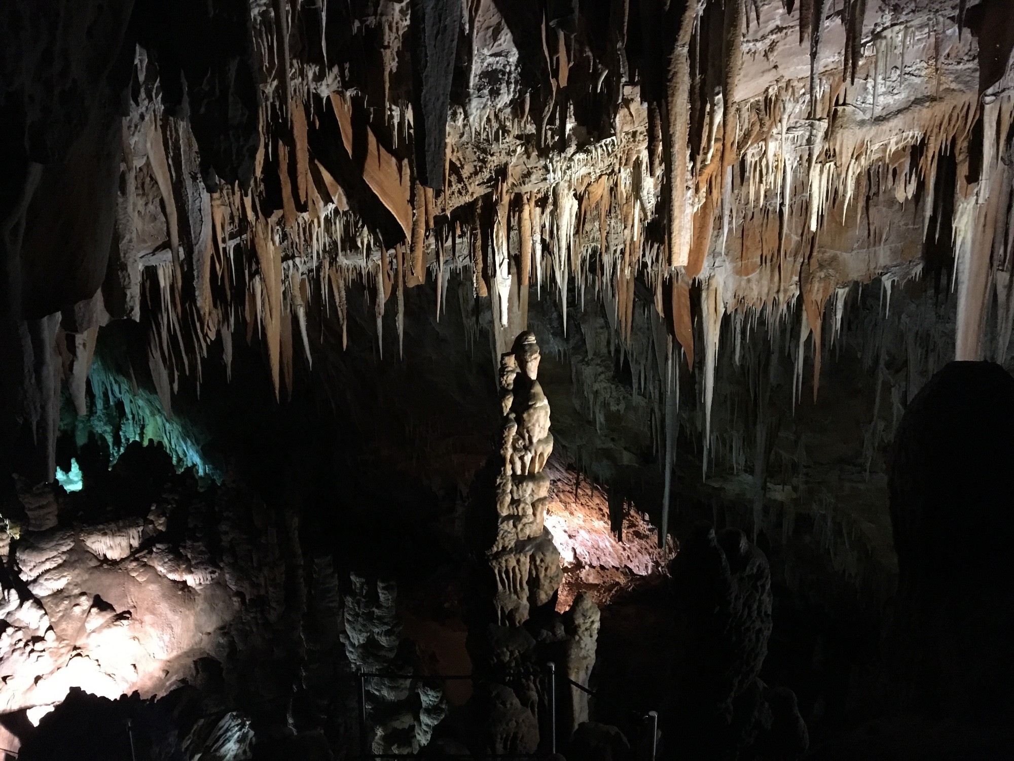 Le cave. Пещера Мехендра. Гигантская пещера Триест. Старая пещера. Пещеры старой Мацесты.