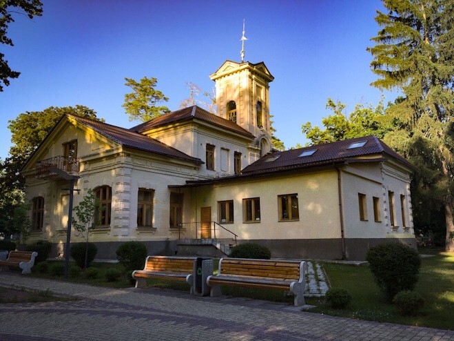 Дом графини Уваровой, главный вход