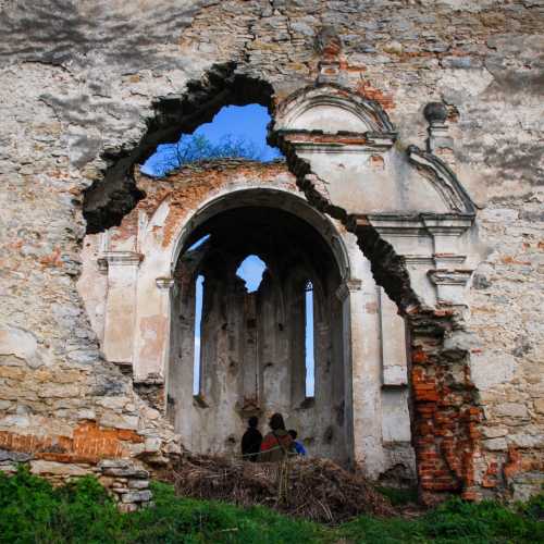 Руины Св.Троицкой церкви
