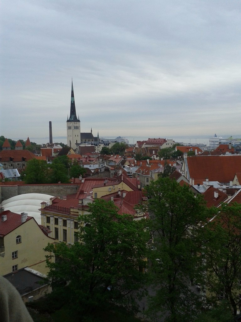 Сказочный городок — вид на старый город Таллин