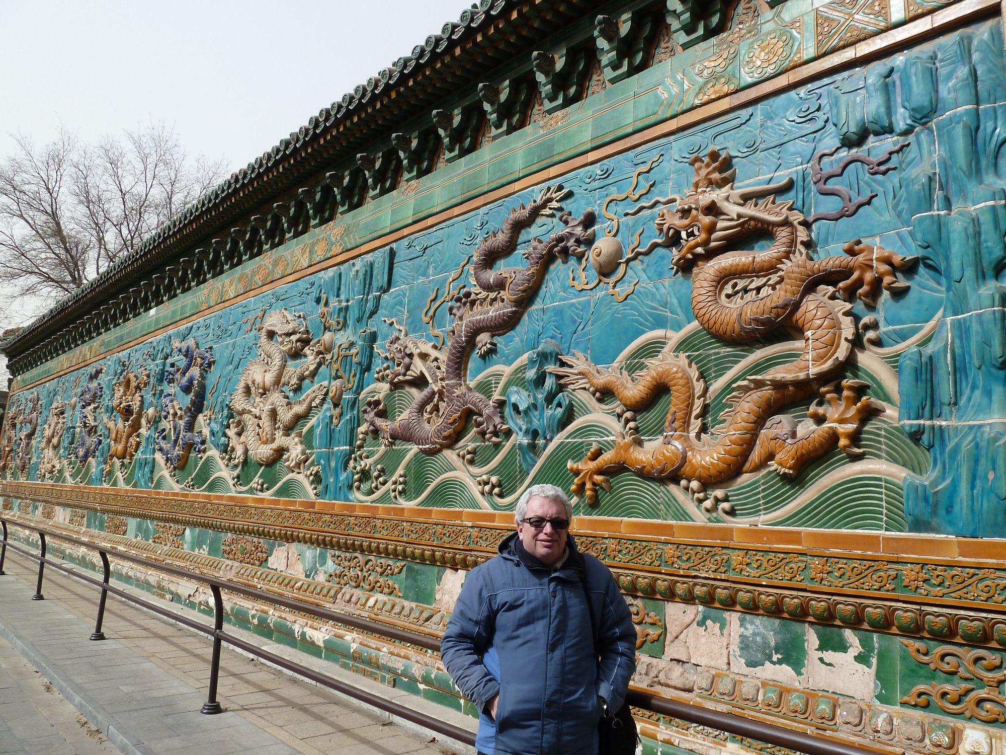 Китай, Пекин. Стена девяти драконов