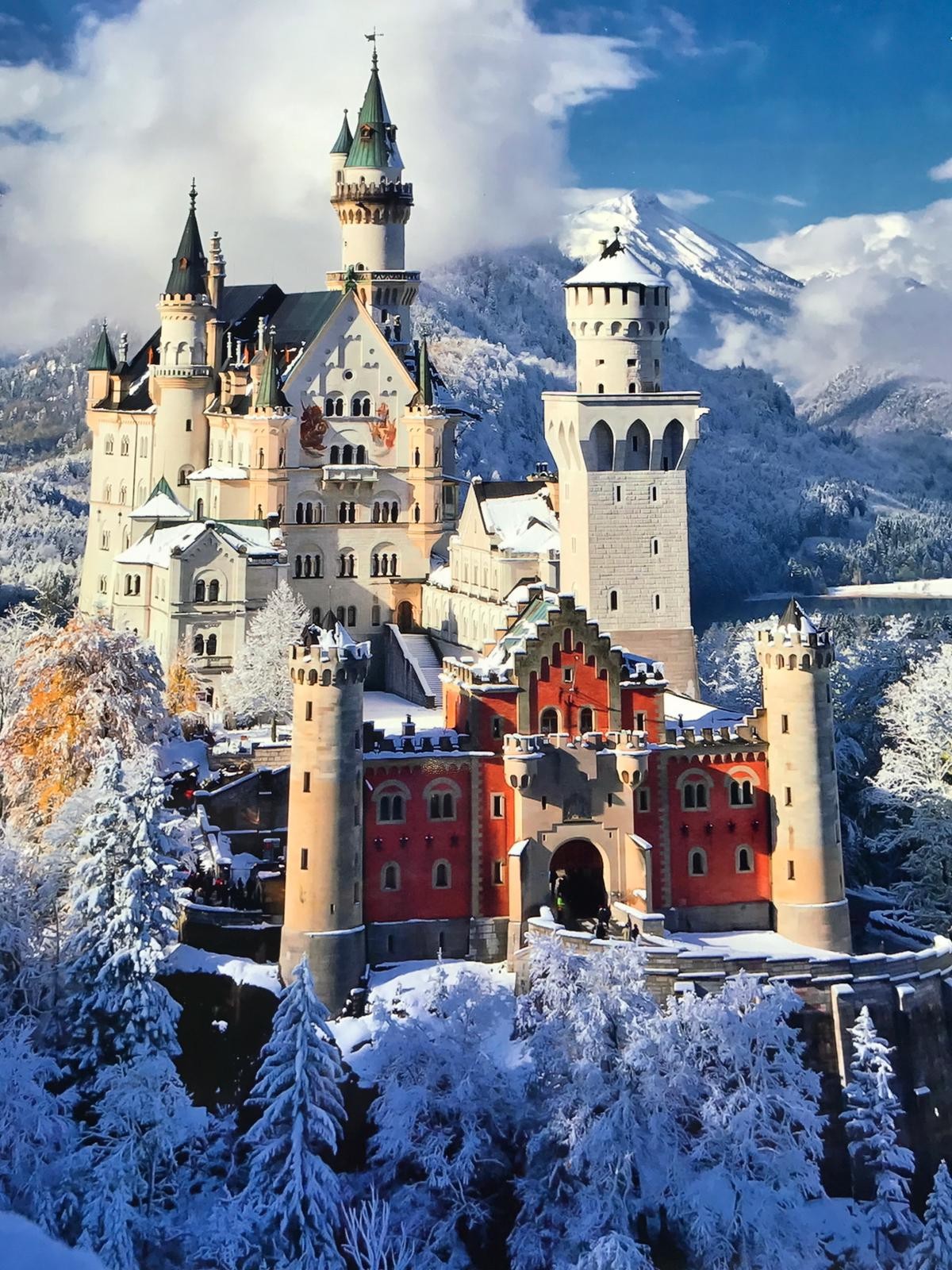 Bavaria germany. Известный замок в Германии Нойшванштайн. Замок норншвайншвайнштайн. Зимний замок Нойшванштайн. Замок норштейнвайн.