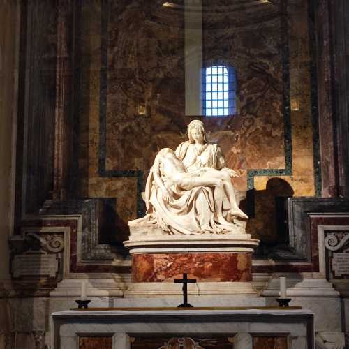 Скульптура в соборе святого Петра 