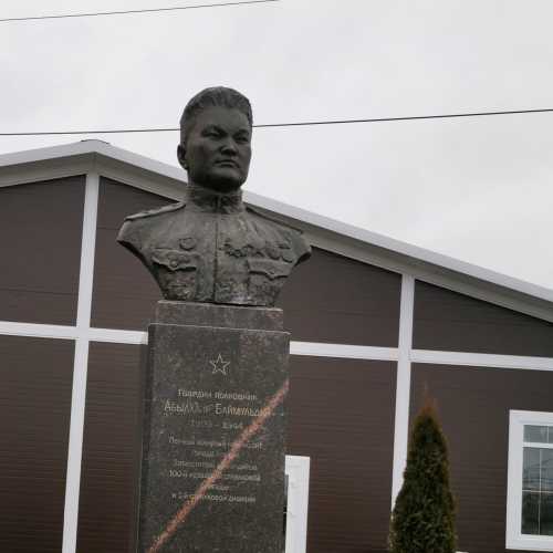 Памятник гвардии полковнику Абылхаиру Баймульдину, Россия