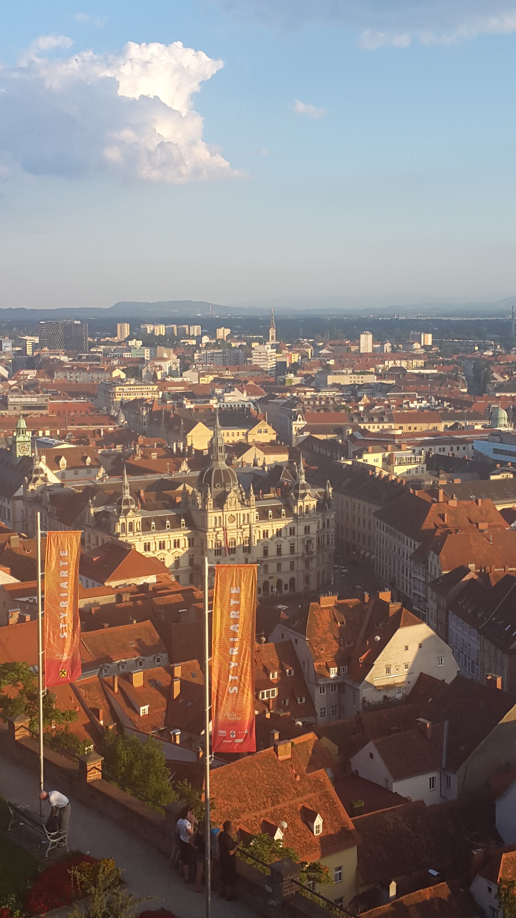 Вид на город с обзорной площадки Шлоссберг