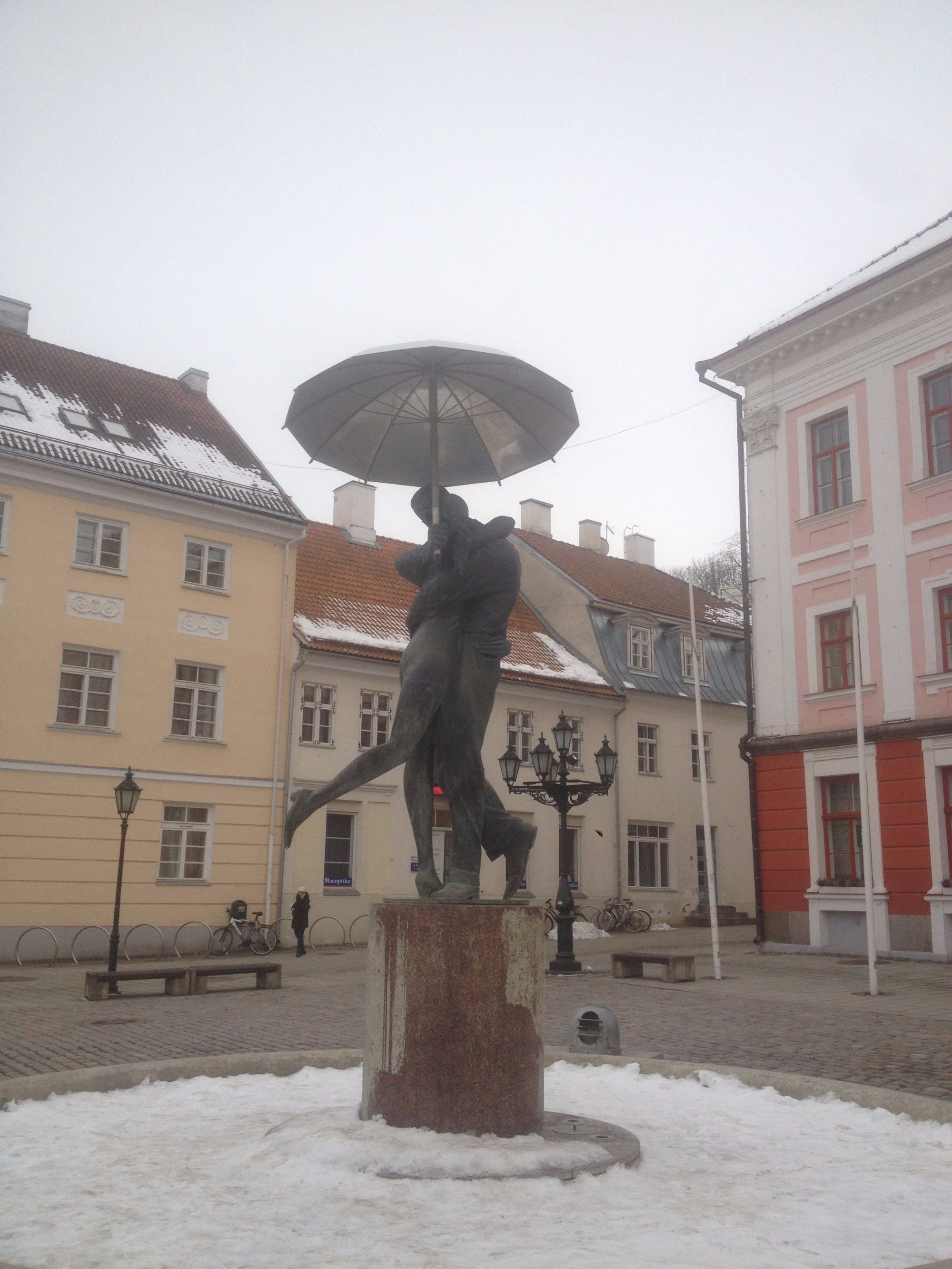 Памятник влюбленным студентам в Тарту