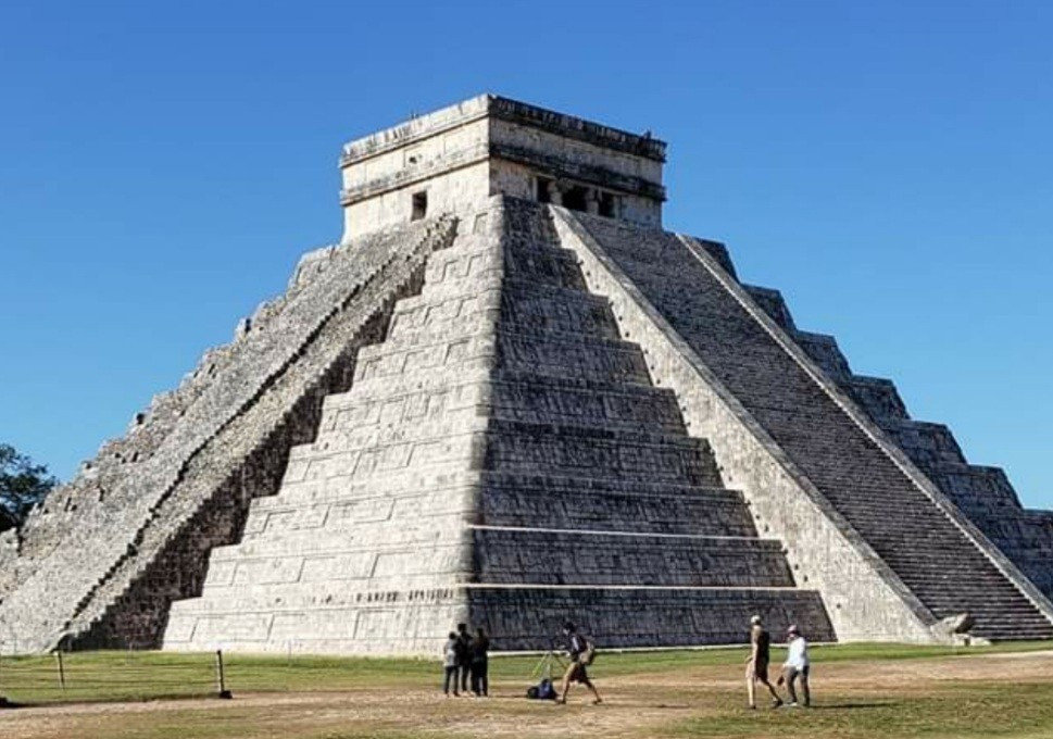 Temple of Kukulcán Pyramid, Chichen Itza, Yucatan