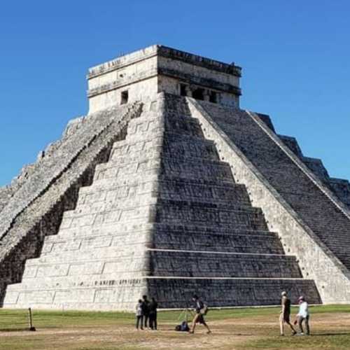 Temple of Kukulcán Pyramid, Chichen Itza, Yucatan