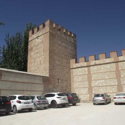 Алькала-де-Энарес. Сохранившиеся фрагменты городской стены. (31.07.2018)